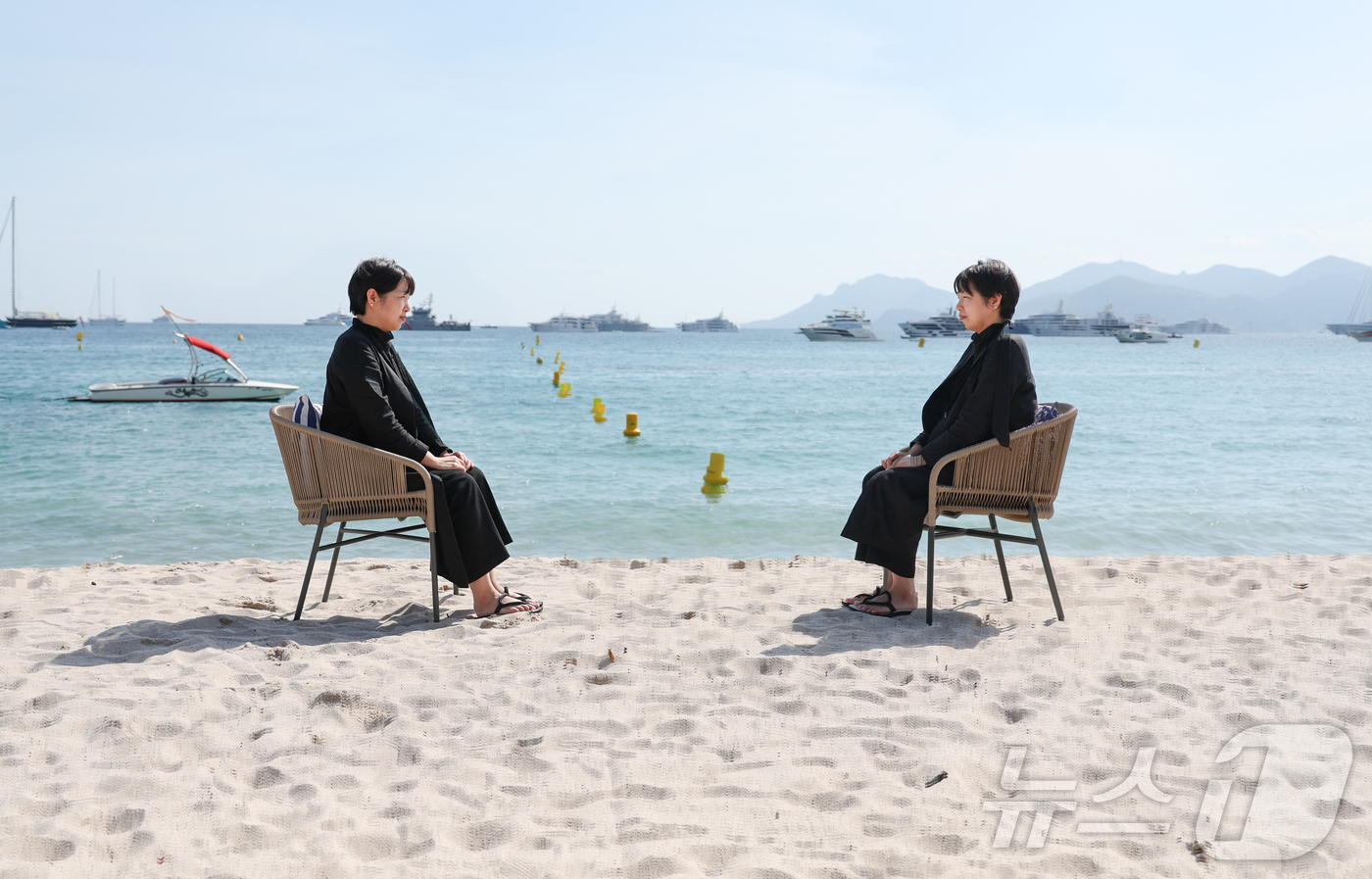 (파리=뉴스1) 이준성 기자 = 제78회 칸 국제영화제가 열리고 있는 프랑스 남부 소도시 칸(Cannes) 크루아제트 해변의 한 카페에서 비공식 부문인 비평가주간 단편 경쟁 부문에 …