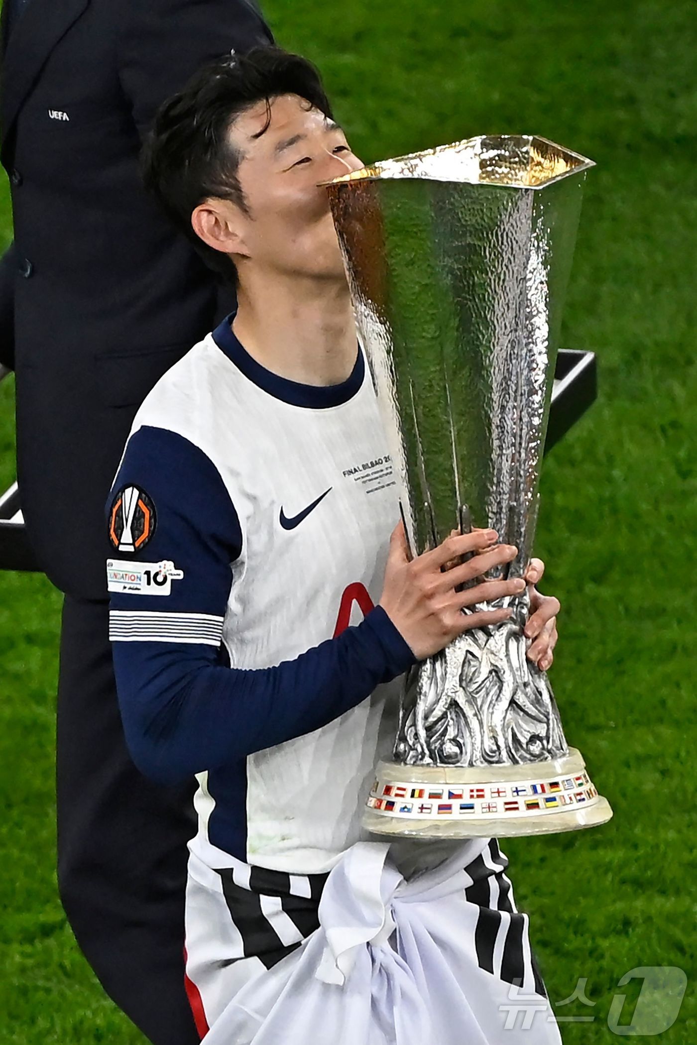 (AFP=뉴스1) = 토트넘 손흥민이 22일(한국시간) 스페인 빌바오 산 마메스 경기장에서 열린 2024-25 유럽축구연맹(UEFA) 유로파리그(UEL) 결승전 맨체스터 유나이티드 …