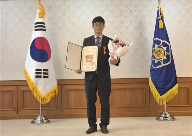 김동곤 부산시 주무관, 옥조근정훈장 수상