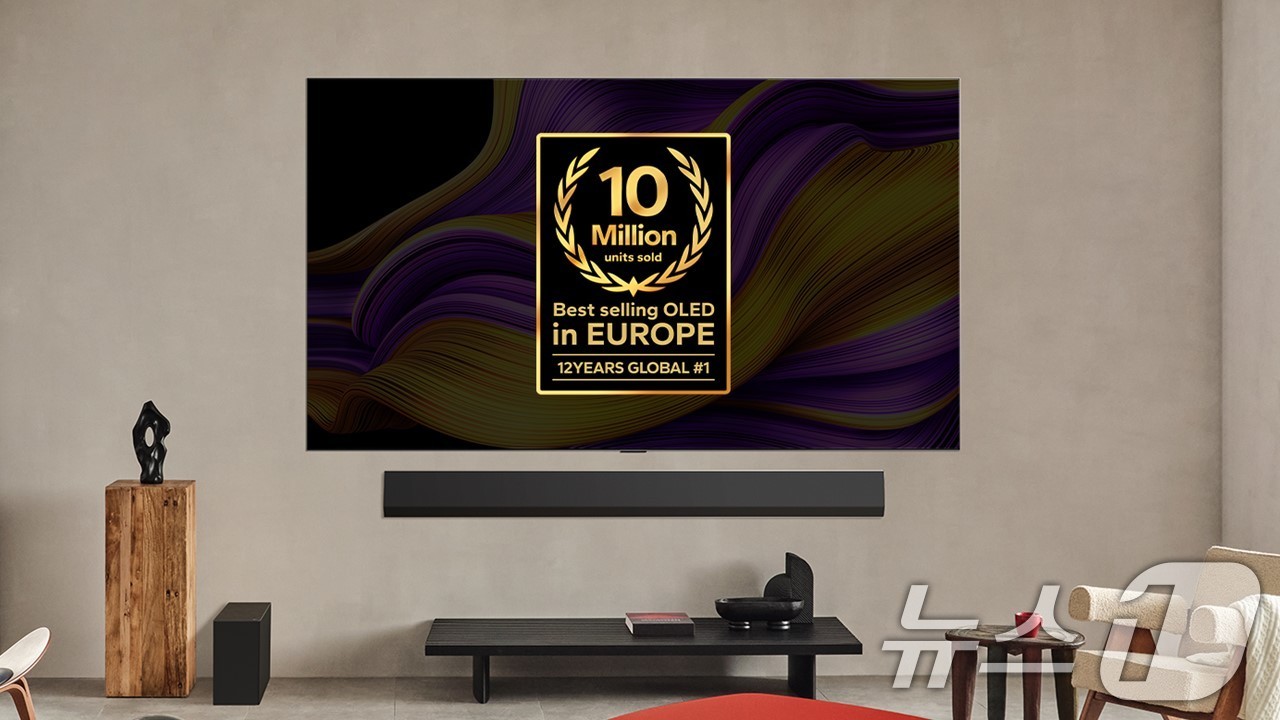 (서울=뉴스1) = LG전자가 유럽에서 올레드 TV 누적 판매 1천만 대 돌파의 대기록을 쓰며 프리미엄 TV 시장의 리더십을 다시 한번 입증했다고 22일 밝혔다. (LG전자 제공. …