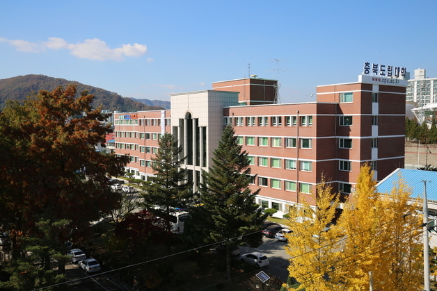 '호화 연수·교비 유용 의혹' 김용수 전 충북도립대 총장 등 송치