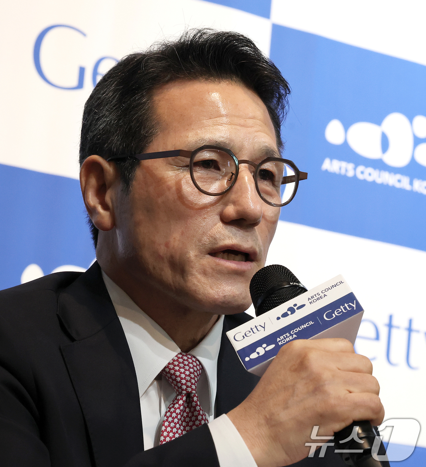 (서울=뉴스1) 오대일 기자 = 22일 서울 종로구 예술가의 집에서 열린 한국문화예술위원회와 게티연구소의 한미 간 미술연구 파트너십 체결 공동 기자간담회에서 정병국 한국문화예술위원 …