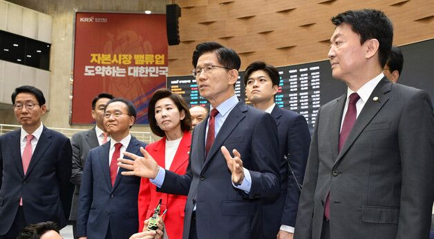 질의 답변하는 김문수 후보