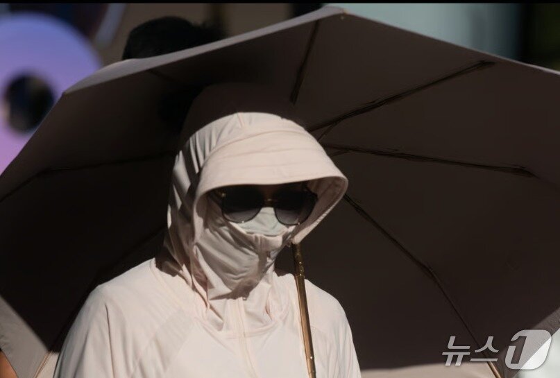 본문 이미지 - 관련 시각물 - SCMP 갈무리