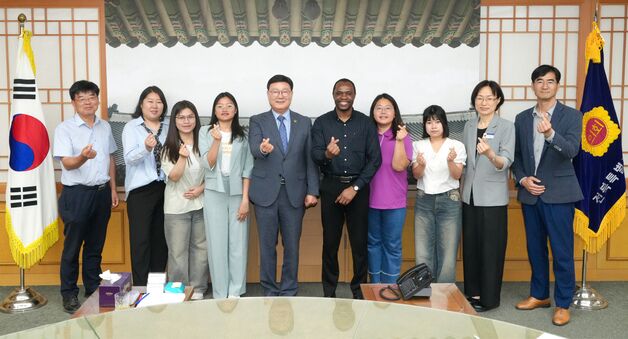 전북대 외국인 유학생들, 전북도의회서 지방의회 현황 살펴