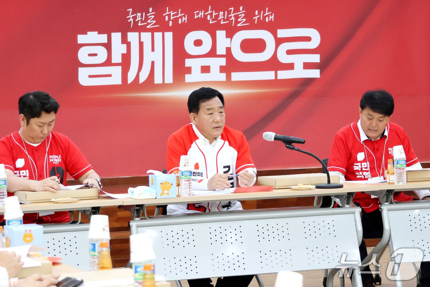본문 이미지 - 국민의힘 울산 선대위 박성민 총괄선대본부장은 22일 광역의원 선거대책회의를 주재하며 울산지역 선거운동 전반을 점검했다.&#40;국민의힘 울산시당 제공. 재판매 및 DB 금지&#41; /뉴스1