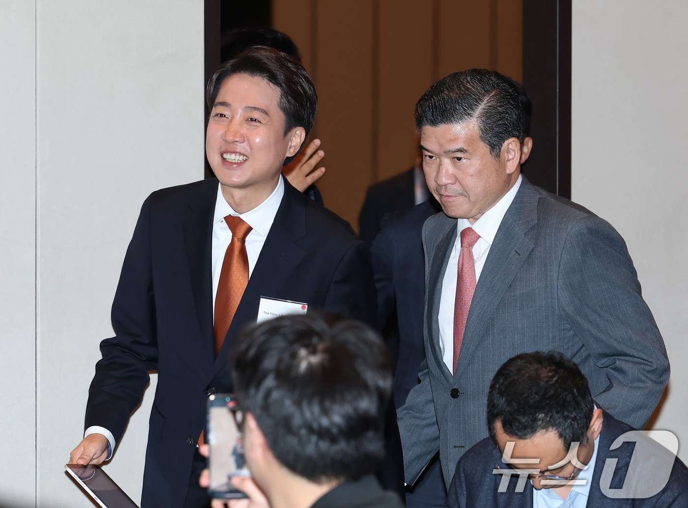 (서울=뉴스1) 오대일 기자 = 이준석 개혁신당 대통령 후보가 22일 오후 서울 용산구 그랜드하얏트서울에서 열린 주한미국상공회의소(AMCHAM·암참) 간담회에 앞서 제임스 김 암참 …