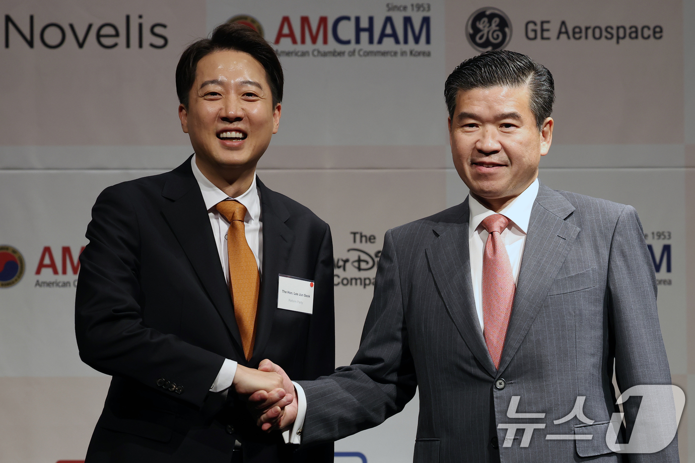 (서울=뉴스1) 오대일 기자 = 이준석 개혁신당 대통령 후보가 22일 오후 서울 용산구 그랜드하얏트서울에서 열린 주한미국상공회의소(AMCHAM·암참) 간담회에 앞서 제임스 김 암참 …