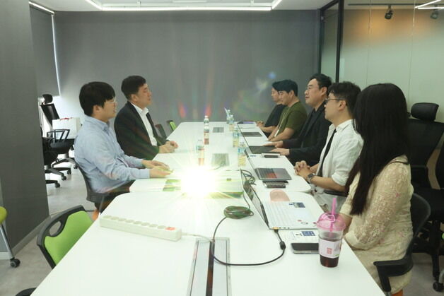 지니웍스 찾은 기정원장 "中企 기술개발 지원에 최선 다할 것"