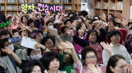 '나이는 숫자에 불과' 열띤 응원전
