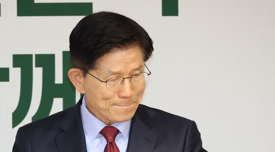 김문수 '어머니 생각에'