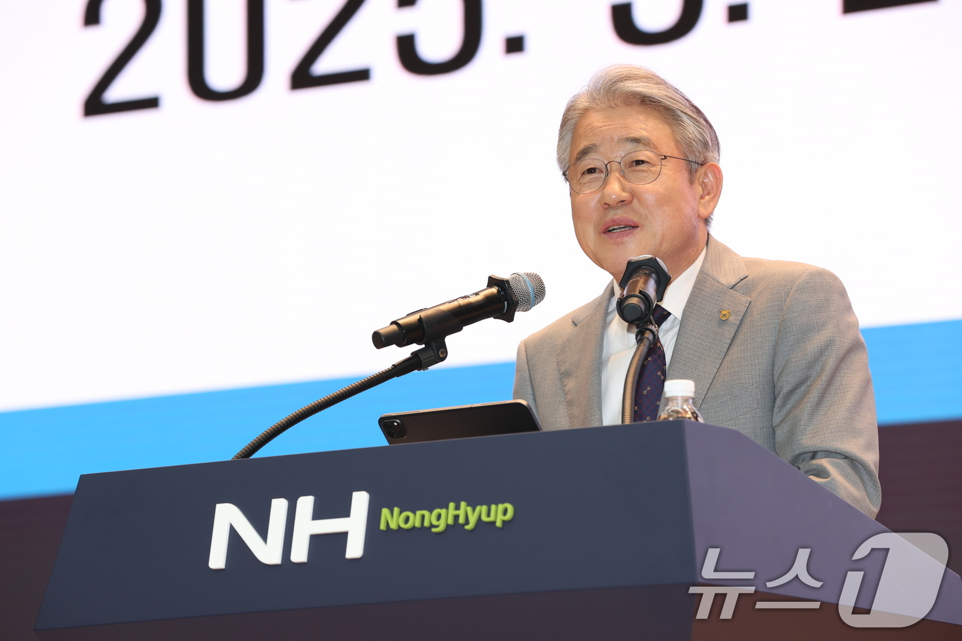 (서울=뉴스1) = 강호동 농협중앙회 회장이 22일 서울 중구 농협중앙회 본관에서 개최된 '25년 농협벼전국협의회 정기총회'에서 발언하고 있다. (농협 제공. 재판매 및 DB 금지 …