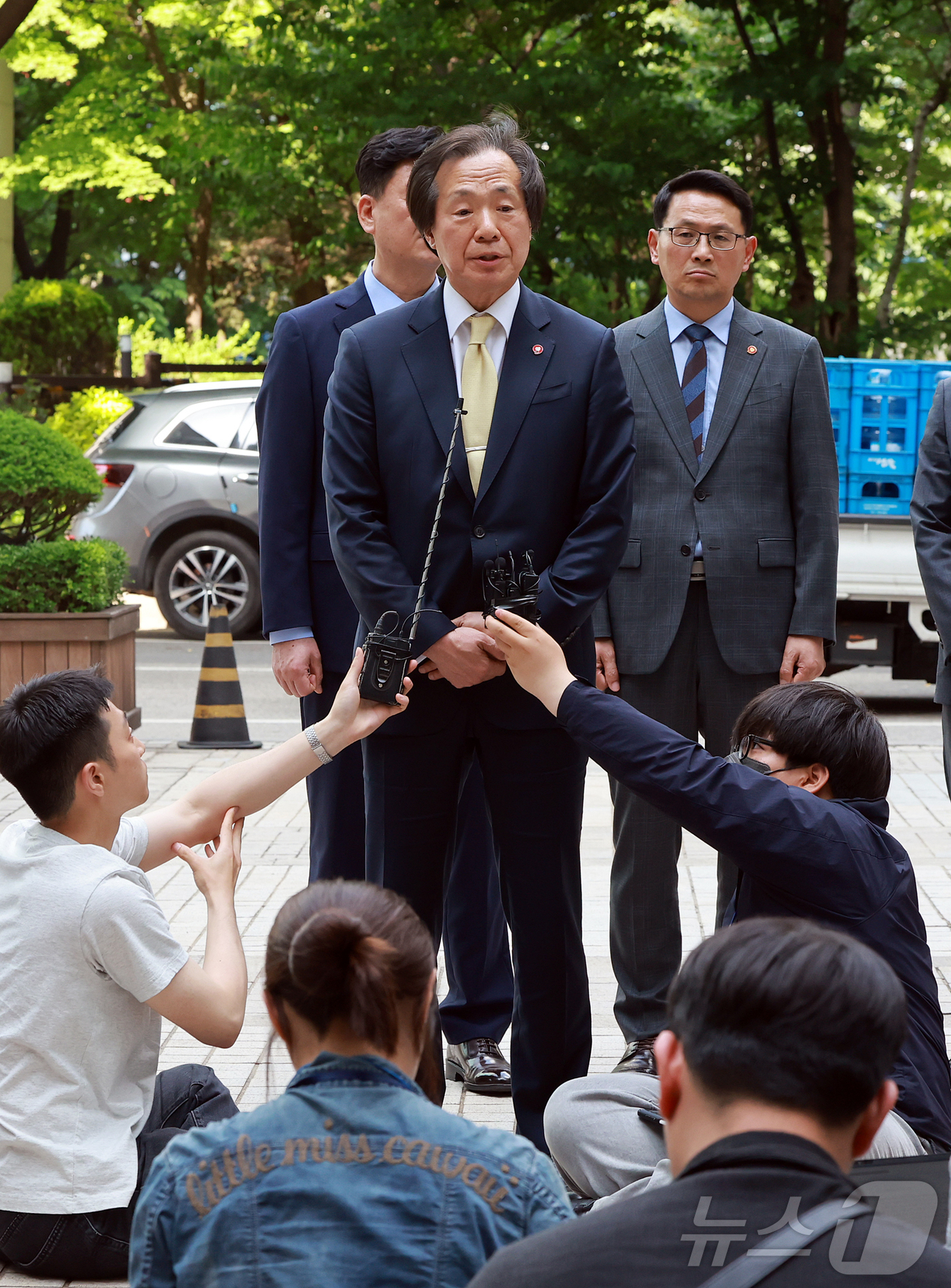 (서울=뉴스1) 김진환 기자 = 정기석 국민건강보험공단 이사장이 22일 오후 서울 서초구 서울고등법원에서 열리는 담배소송 항소심 최종변론(12차)을 앞두고 기자회견을 하고 있다.건 …