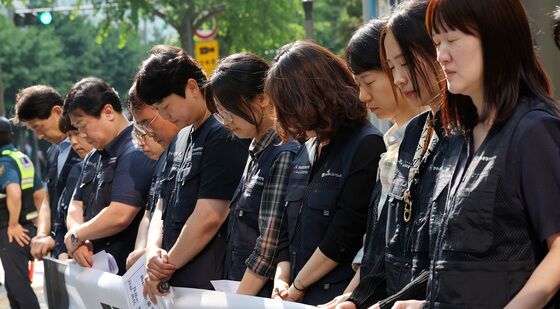 '제주서 숨진 교사의 명복을 빌며'