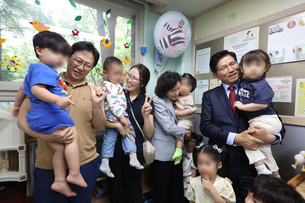 '배우자 토론' 자신감 얻은 김문수…딸·사위까지 총출동