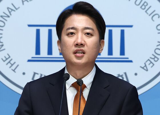 이준석발 '당권 거래' 폭로에 친한-친윤 싸움판…민주는 웃음