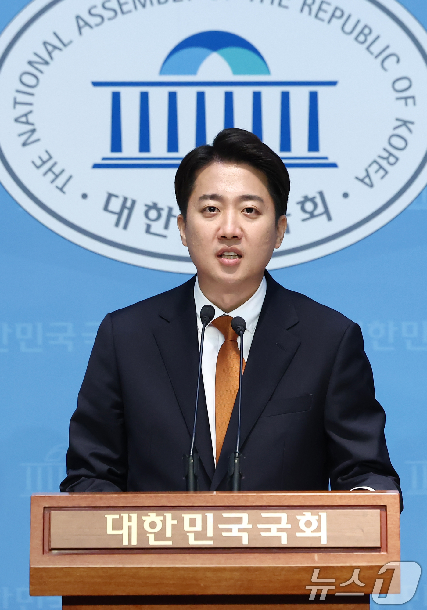 (서울=뉴스1) 김민지 기자 = 이준석 개혁신당 대통령 후보가 22일 서울 여의도 국회 소통관에서 단일화 관련 긴급 기자회견을 하고 있다. 2025.5.22/뉴스1