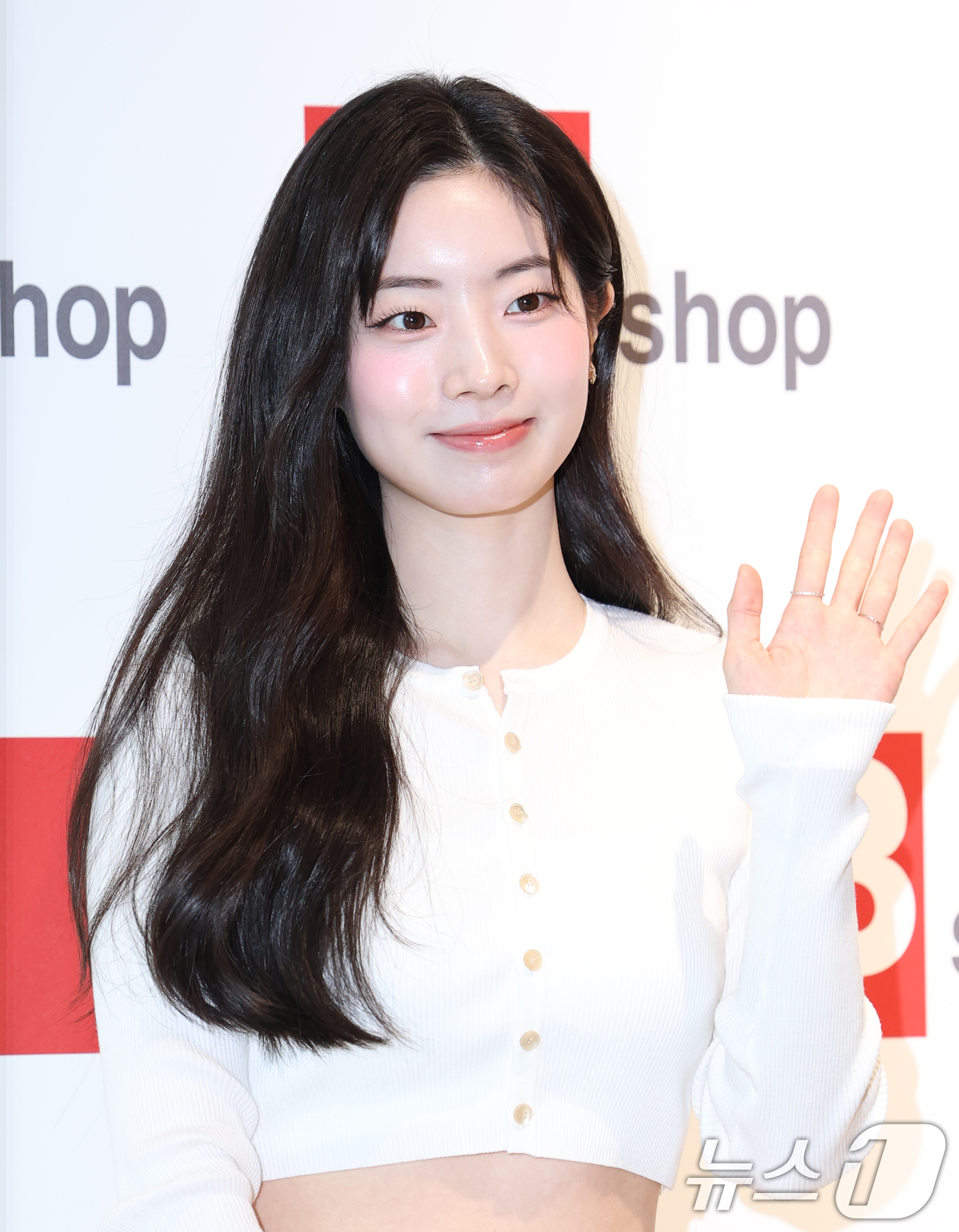 (서울=뉴스1) 권현진 기자 = 그룹 트와이스 다현이 22일 오후 서울 용산구 한남동에서 열린 일본 셀렉트샵 비샵(Bshop) 오픈 행사에 참석해 포즈를 취하고 있다. 2025.5 …