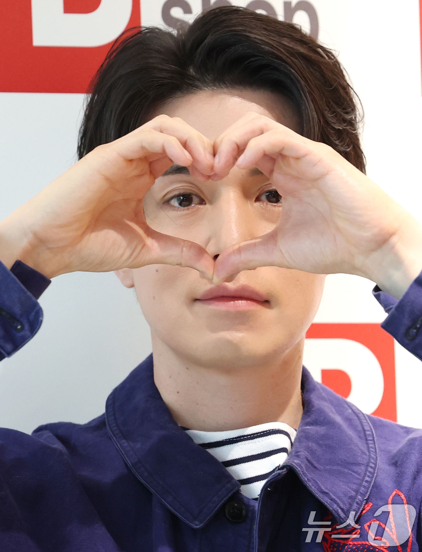 (서울=뉴스1) 권현진 기자 = 배우 이동욱이 22일 오후 서울 용산구 한남동에서 열린 일본 셀렉트샵 비샵(Bshop) 오픈 행사에 참석해 포즈를 취하고 있다. 2025.5.22/ …