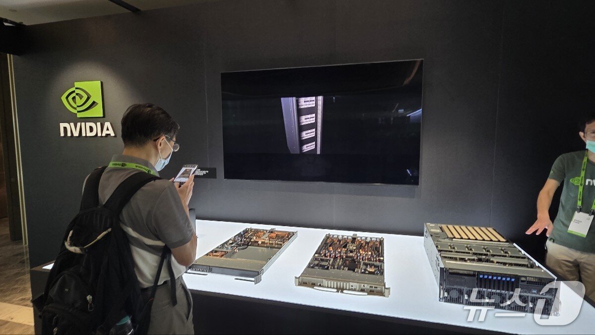 Nvidia&#39;s new server products &#40;including B300-RTX Pro 6000&#41; on display on the 3rd floor of Grand Hilai Taipei, Taiwan. 2025.05.22 / News1