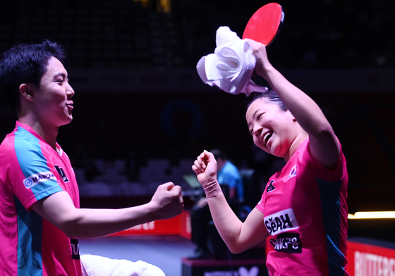 탁구 혼합복식 임종훈-신유빈, 만리장성 넘고 WTT 파이널스 우승(종합)