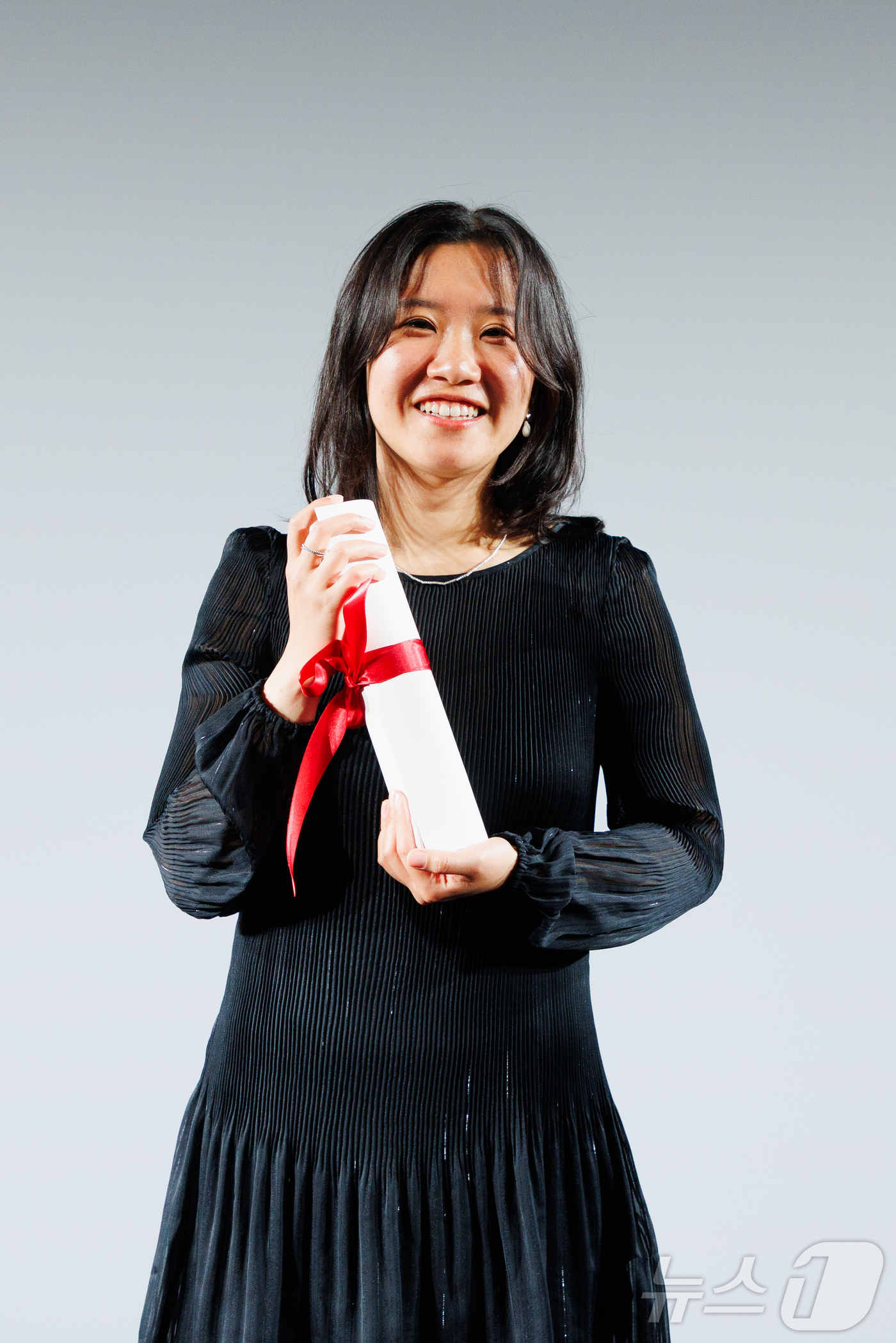 (칸=뉴스1) 이준성 기자 = 제78회 칸 국제영화제 ‘라 시네프’ 경쟁 부문에서 한국인 최초로 1등상을 수상한 허가영 감독이 22일(현지시간) 프랑스 남부 소도시 칸(Cannes …