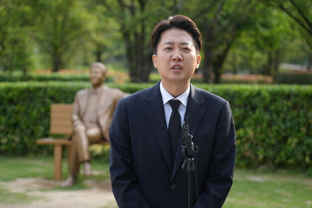이준석 "대통령 4년 중임제·국회 보복성 탄핵 제한 등 개헌 공약"