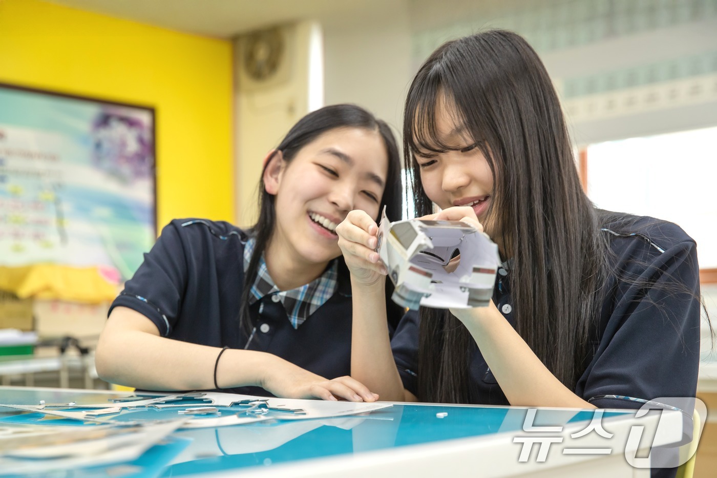 (서울=뉴스1) = 현대자동차가 미래 모빌리티 산업 인재 육성 프로그램인 '2025년 2학기 미래모빌리티학교' 참가 학교를 모집한다고 23일 밝혔다.사진은 푸른중학교 '미래모빌리티 …