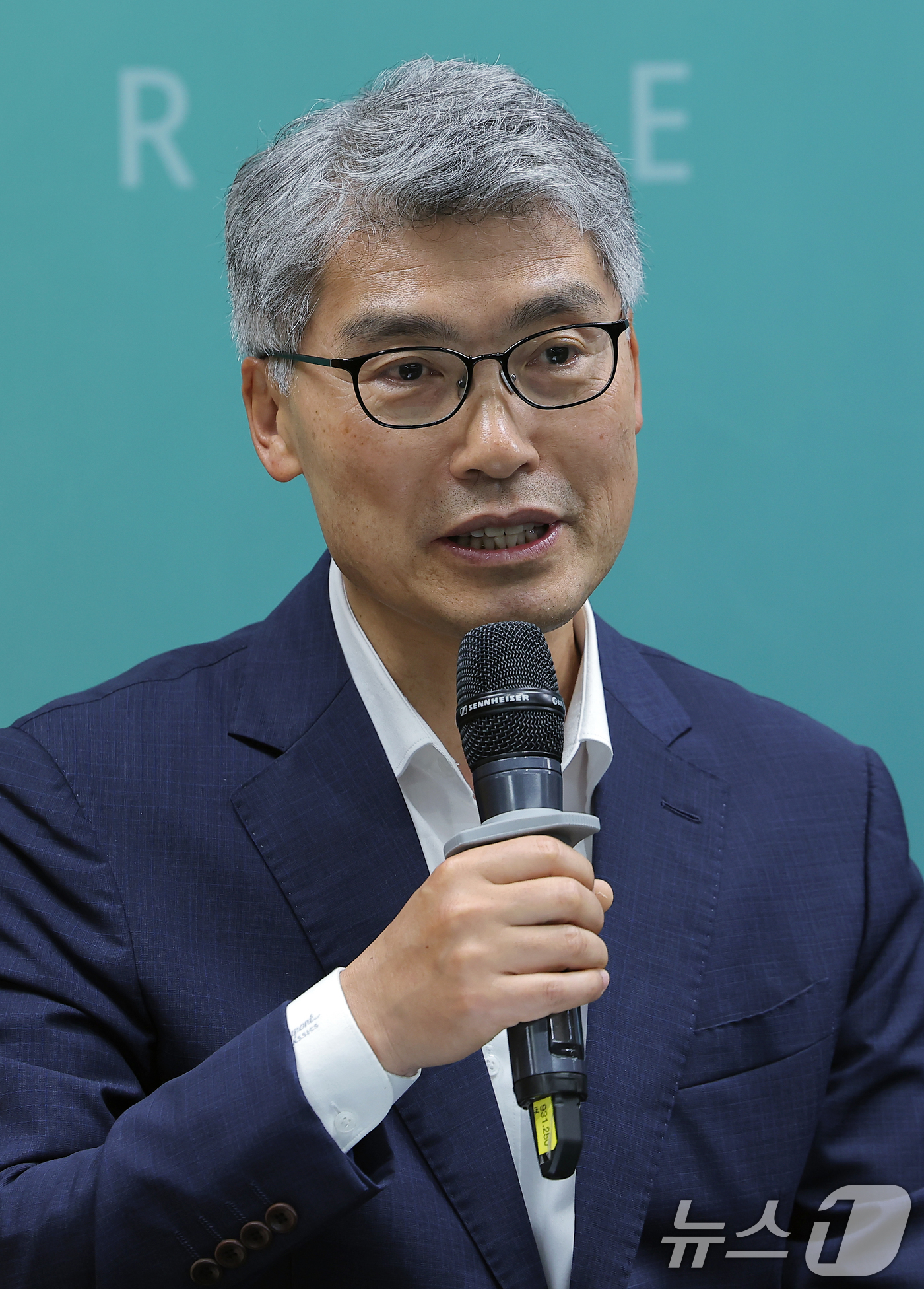 (서울=뉴스1) 박정호 기자 = 이준수 금융연수원 원장이 23일 오전 서울 중구 은행회관에서 열린 녹색금융 전문인력 양성을 위한 업무협약식에서 인사말을 하고 있다.  2025.5. …