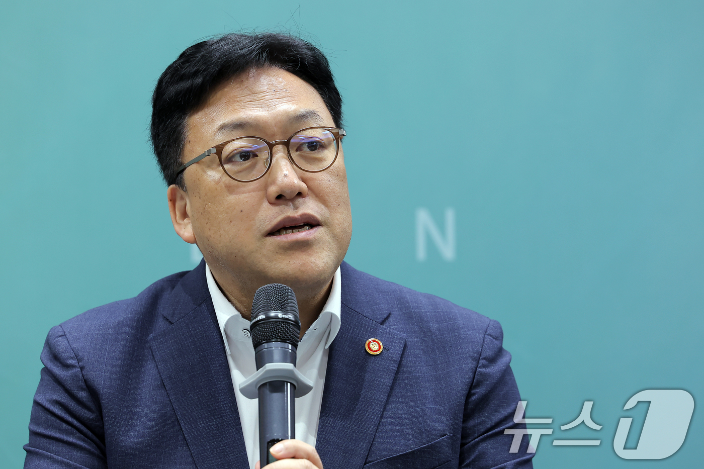 (서울=뉴스1) 박정호 기자 = 김병환 금융위원장이 23일 오전 서울 중구 은행회관에서 열린 녹색금융 전문인력 양성을 위한 업무협약식에서 인사말을 하고 있다. 2025.5.23/뉴 …