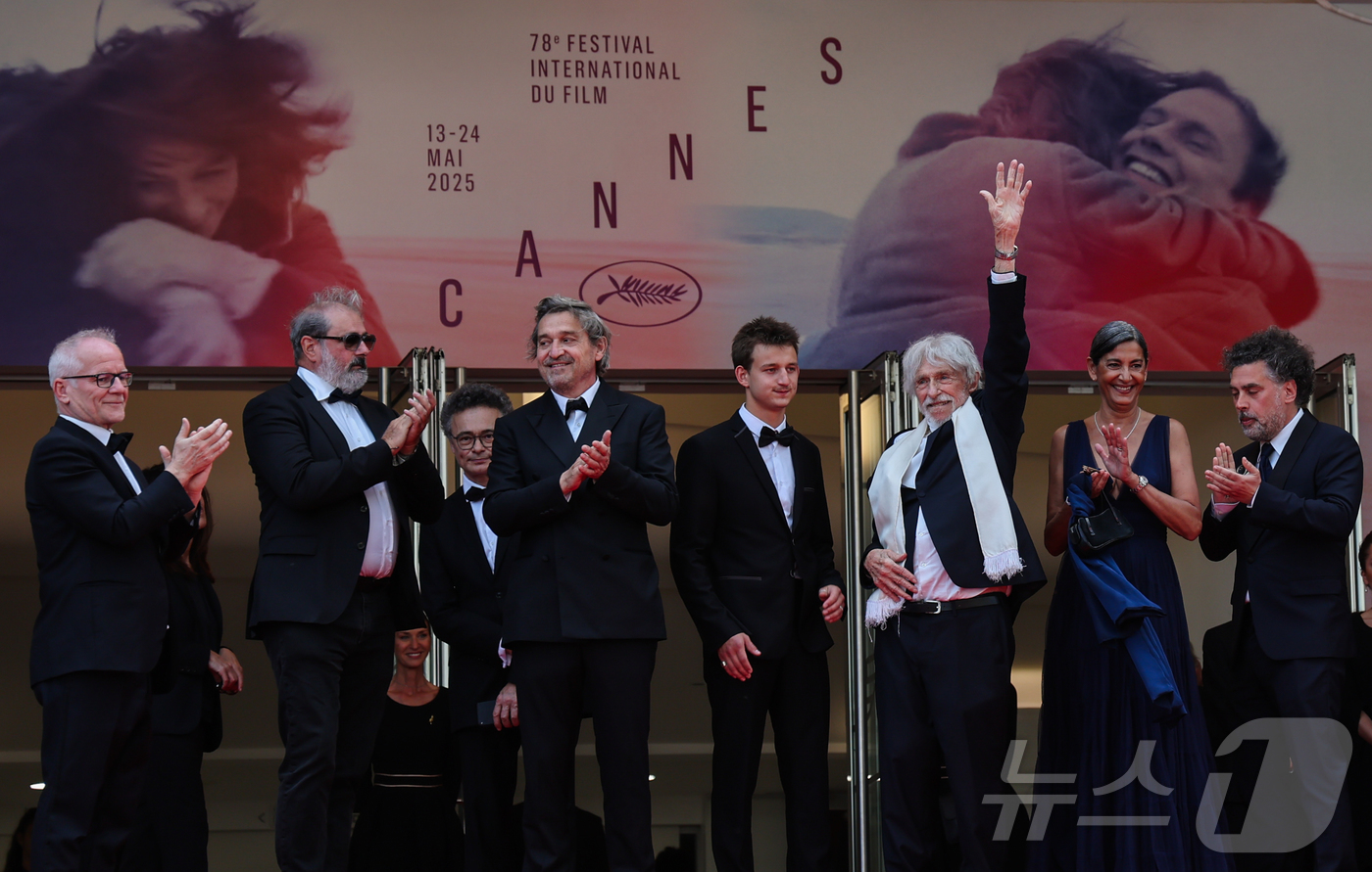 (칸=뉴스1) 이준성 기자 = 22일(현지시간) 프랑스 남부 소도시 칸(Cannes) 팔레 데 페스티발(Palais des Festival) 뤼미에르 대극장에서 열린 ‘제78회 칸 …