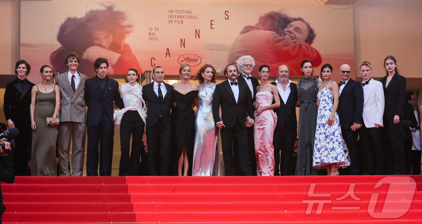 (칸=뉴스1) 이준성 기자 = 22일(현지시간) 프랑스 남부 소도시 칸(Cannes) 팔레 데 페스티발(Palais des Festival) 뤼미에르 대극장에서 열린 ‘제78회 칸 …