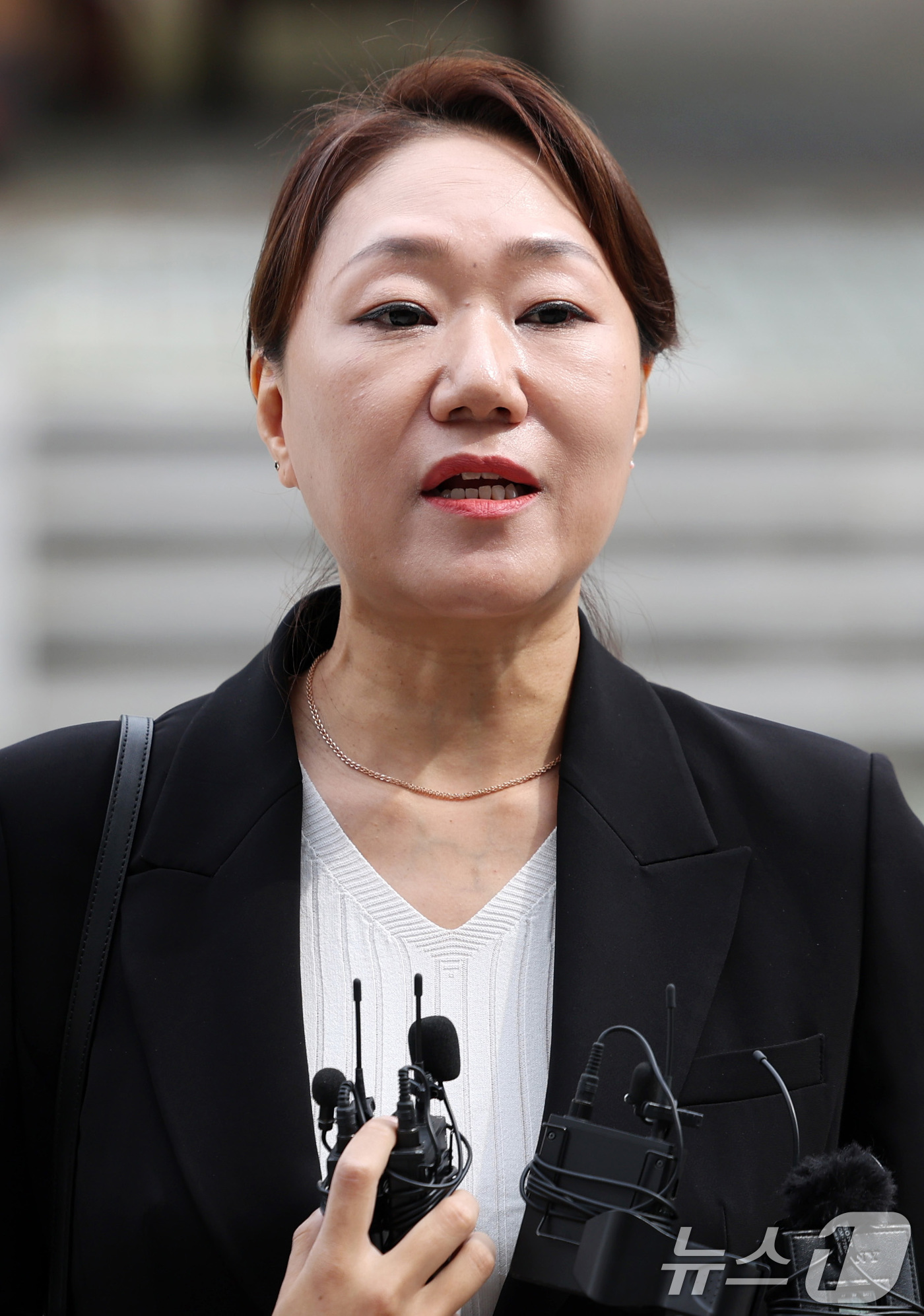 (대구=뉴스1) 공정식 기자 = '명태균 여론조사비용 대납 의혹'과 관련해 홍준표 전 대구시장에 대한 폭로를 이어오고 있는 강혜경 전 미래한국연구소 부소장이 23일 오전 대구경찰청 …