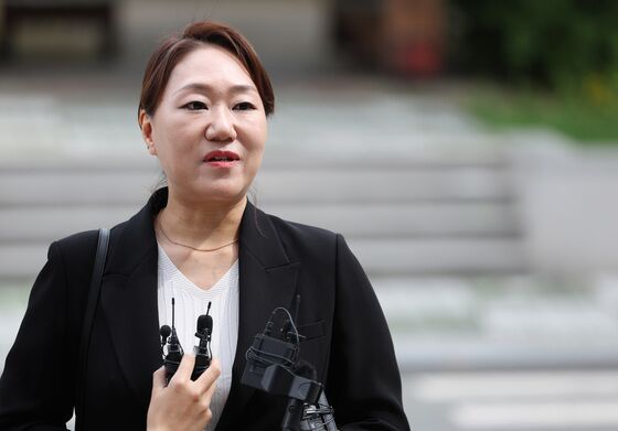 '홍준표 측근들 명태균 여론조사비 대납 의혹' 폭로 강혜경 소환조사