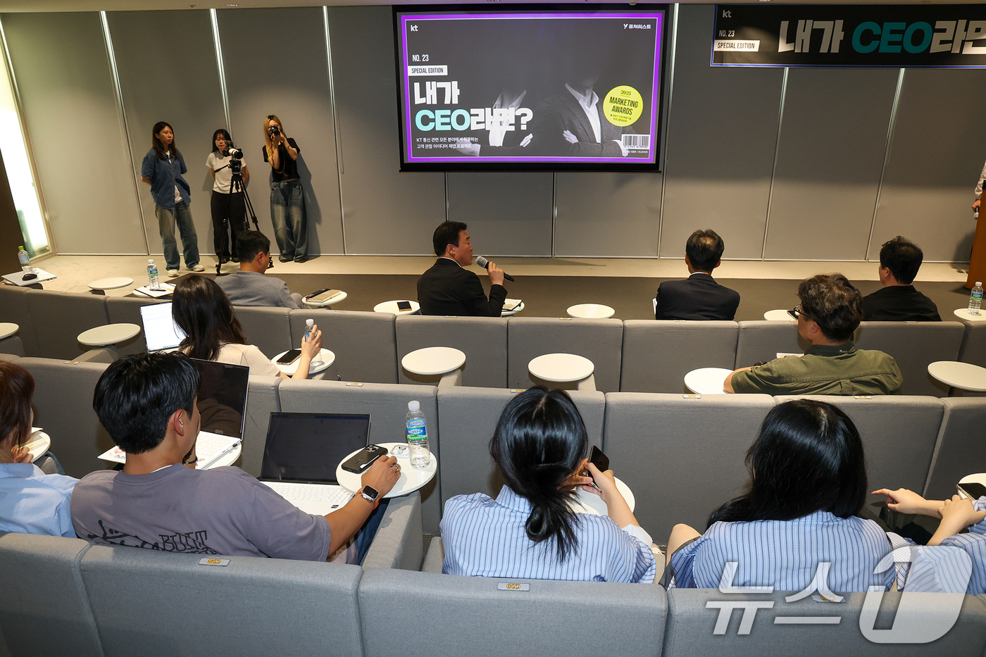 (서울=뉴스1) = KT가 지난 22일 대학생 서포터즈 'Y퓨처리스트' 대상 마케팅 공모전을 성공적으로 마무리했다고 23일 밝혔다.사진은 'Y퓨처리스트' 공모전 현장 모습. (KT …