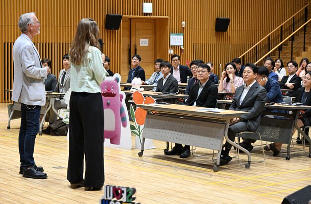 [동정] 오세훈, '한류 전도사' 샘 리처드 강연 참석
