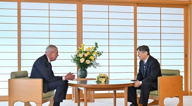 [포토] 판데어벨렌 오스트리아 대통령 만나는 나루히토 일왕