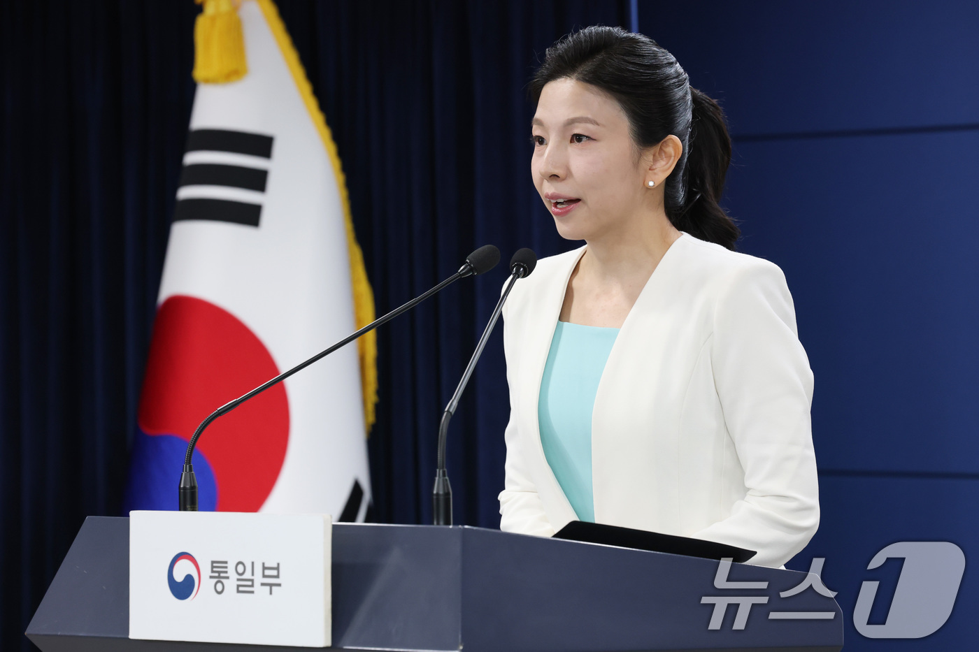 (서울=뉴스1) 임세영 기자 = 김인애 통일부 부대변인이 23일 서울 종로구 정부서울청사에서 정례브리핑을 하고 있다.  2025.5.23/뉴스1