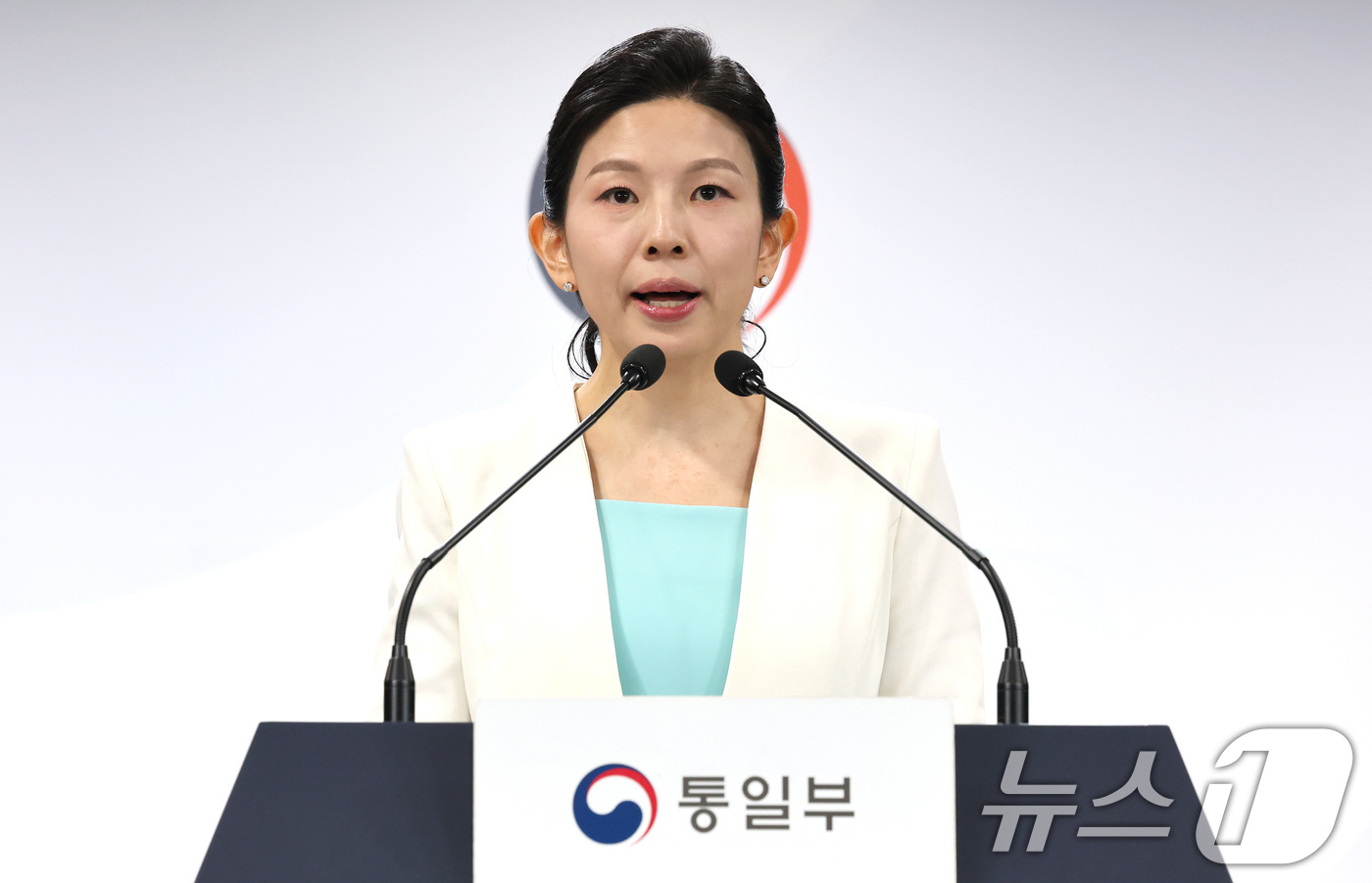 (서울=뉴스1) 임세영 기자 = 김인애 통일부 부대변인이 23일 서울 종로구 정부서울청사에서 정례브리핑을 하고 있다.  2025.5.23/뉴스1
