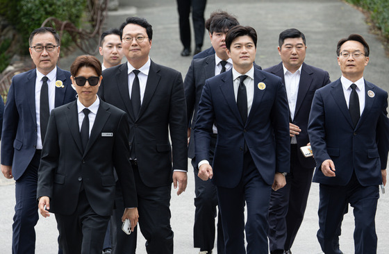 노무현 전 대통령 추도식 참석하는 김용태·천하람