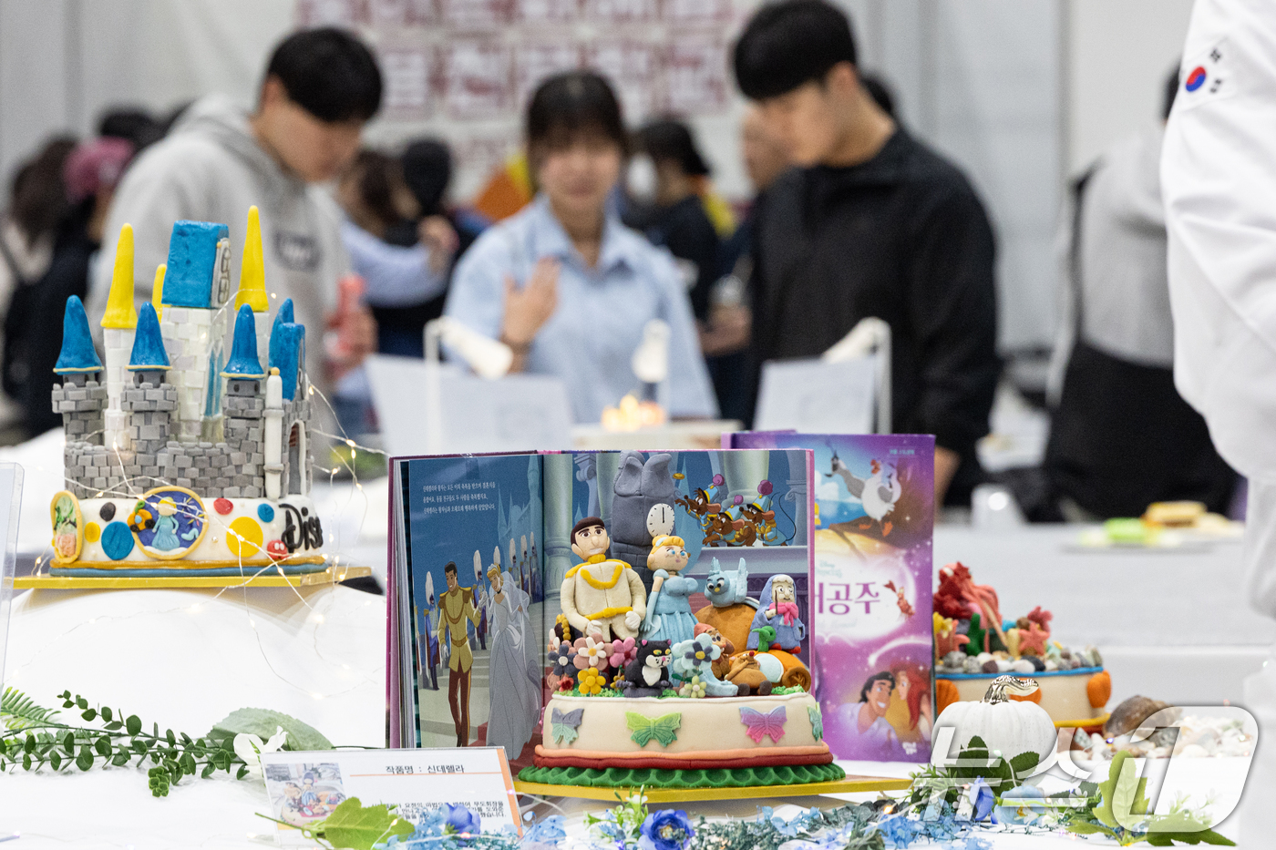 (서울=뉴스1) 이승배 기자 = 23일 서울 서초구 aT센터에서 열린 '대한민국 국제요리&제과 경연대회'에 작품들이 진열돼 있다. 2025.5.23/뉴스1