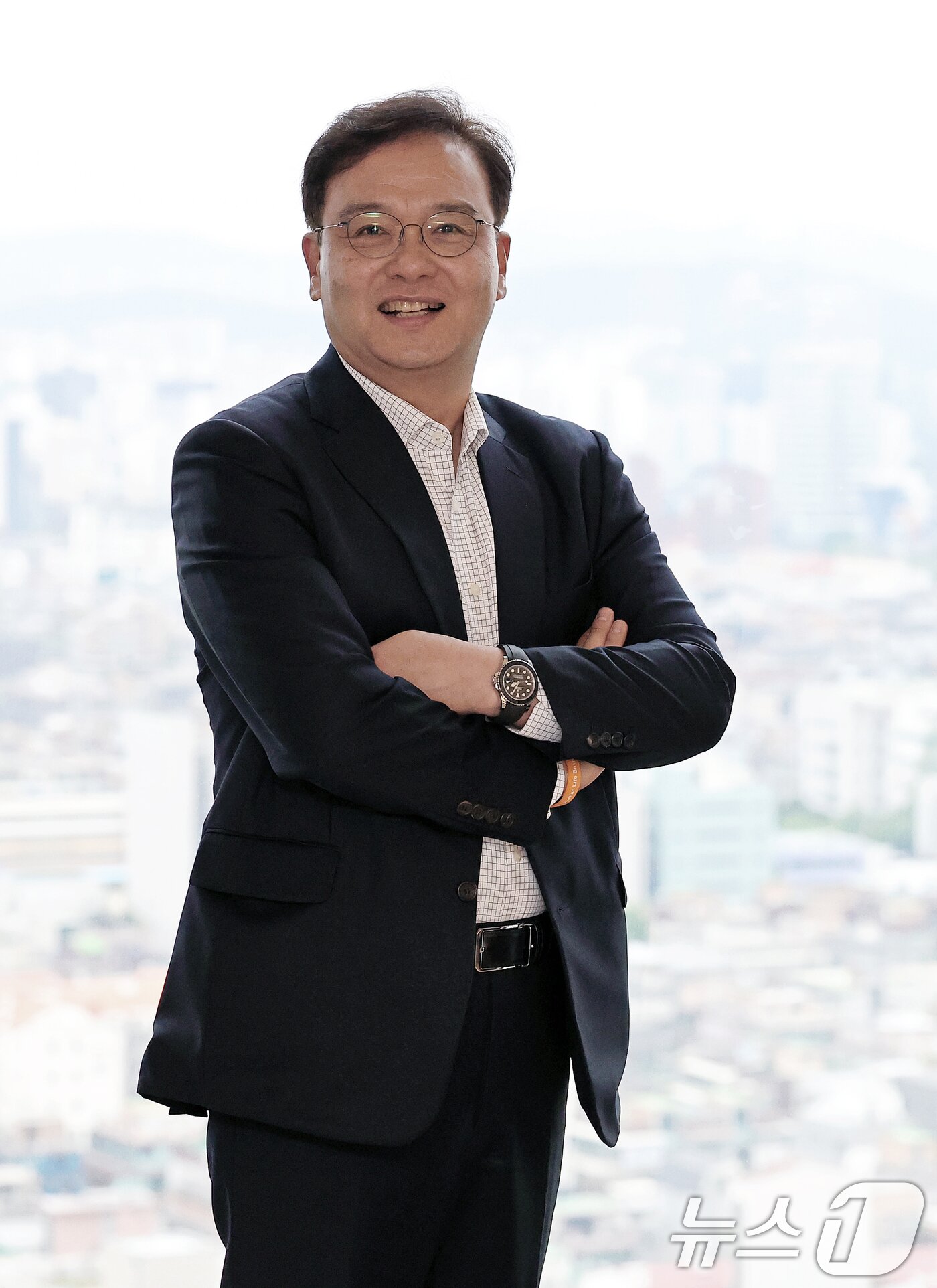 Ki-Hong Ahn, CEO of HLB Therapeutics, poses for a photo before an interview with News1 at the Sofitel Ambassador Hotel in Songpa-gu, Seoul, on May 23, 2025. ⓒ News1 / Photo by Oh Dae-il