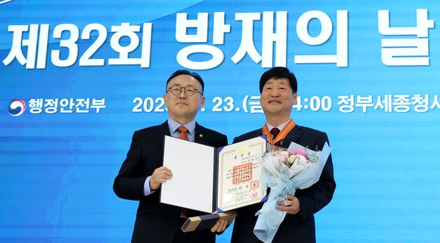 재해대책 유공장 포상, 홍조근정훈장 수상한 윤동욱 전주시 부시장