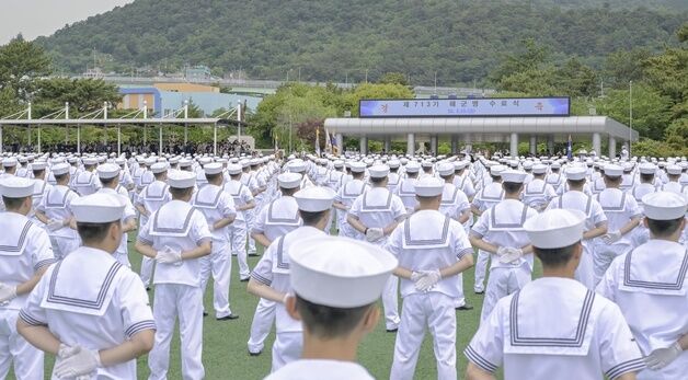 해군병 713기 수료식 \'새로운 시작\'