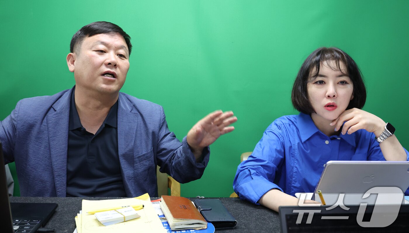 본문 이미지 - 안진걸 이재명 선대위 서민·중산층경제살리기위원회 위원장&#40;왼쪽&#41;과 임세은 이재명 대선후보 민생 대변인이 23일 서울 여의도에서 뉴스1과 인터뷰를 하고 있다. 2025.5.23/뉴스1 ⓒ News1 김명섭 기자