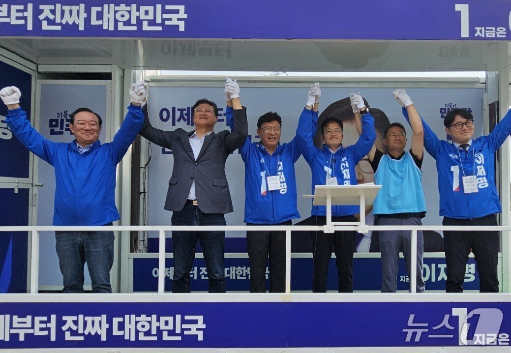 본문 이미지 - 더불어민주당 서울 골목골목선대위원장을 맡은 박주민 의원이 23일 울산을 찾아 지원 유세에 나섰다.&#40;더불어민주당 울산시당 제공. 재판매 및 DB 금지&#41;/뉴스1