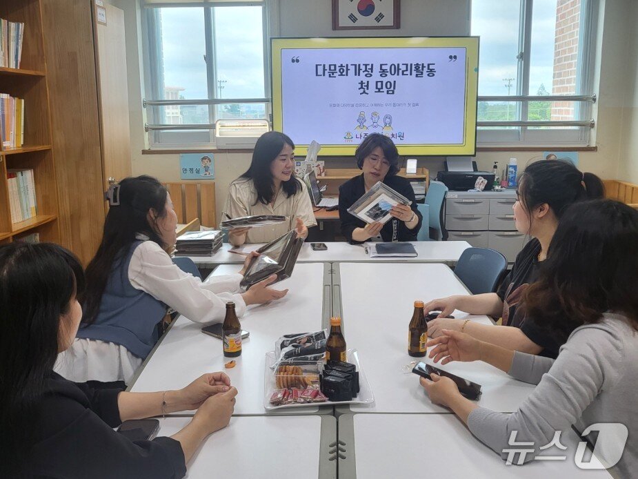 본문 이미지 - 나주이화유치원 학부모들이 첫 동아리 모임을 갖고 있다. &#40;전남도교육청 제공, 재판매 및 DB 금지&#41;