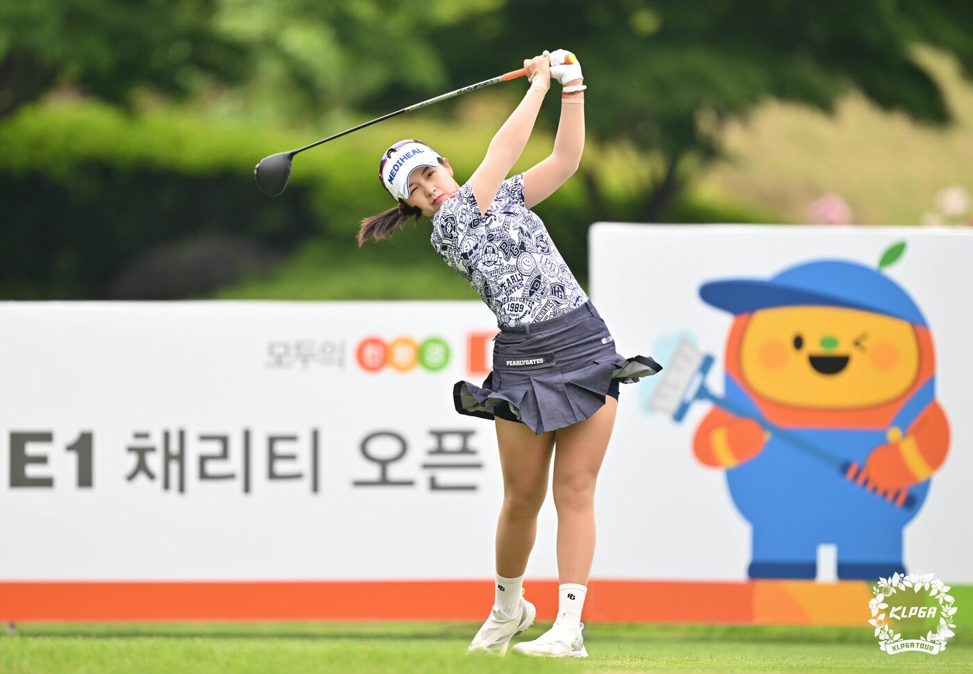 본문 이미지 - 박현경 23일 경기 여주 페럼클럽에서 열린 &#39;제13회 E1채리티 오픈&#39; 1라운드 1번홀에서 티샷을 하고 있다. &#40;KLPGA 제공. 재판매 및 DB 금지&#41; 2025.5.23/뉴스1