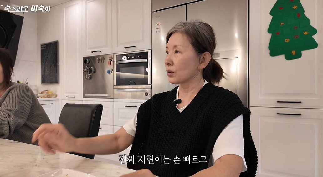 본문 이미지 - (유튜브 '이미숙+숙스러운 미숙씨')