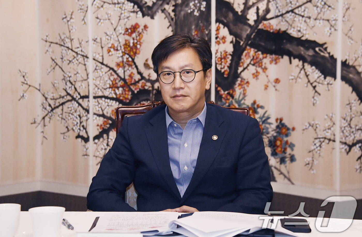 (서울=뉴스1) = 김범석 기획재정부 장관 직무대행 1차관이 23일 서울 종로구 정부서울청사에서 열린 '제16차 부동산 시장 및 공급상황 점검 전담반 회의'를 주재하고 있다. (기 …